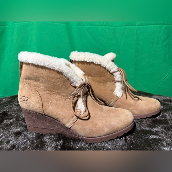 UGG Australia Jeovana Boot Chestnut Suede Waterproof 1017421 Wedge Lace Up Sz8.5 - Picture 1 of 10